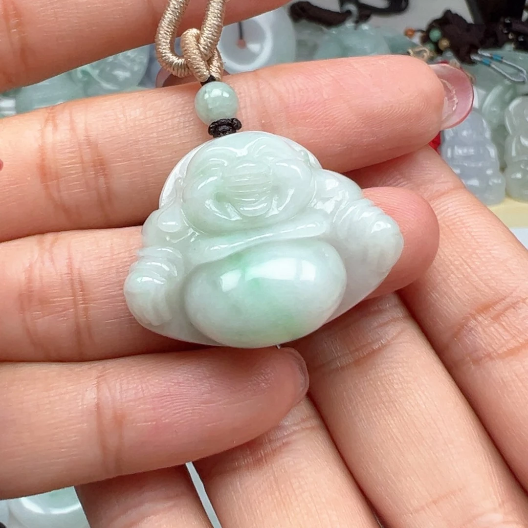 翡翠颈饰未镶嵌佛公