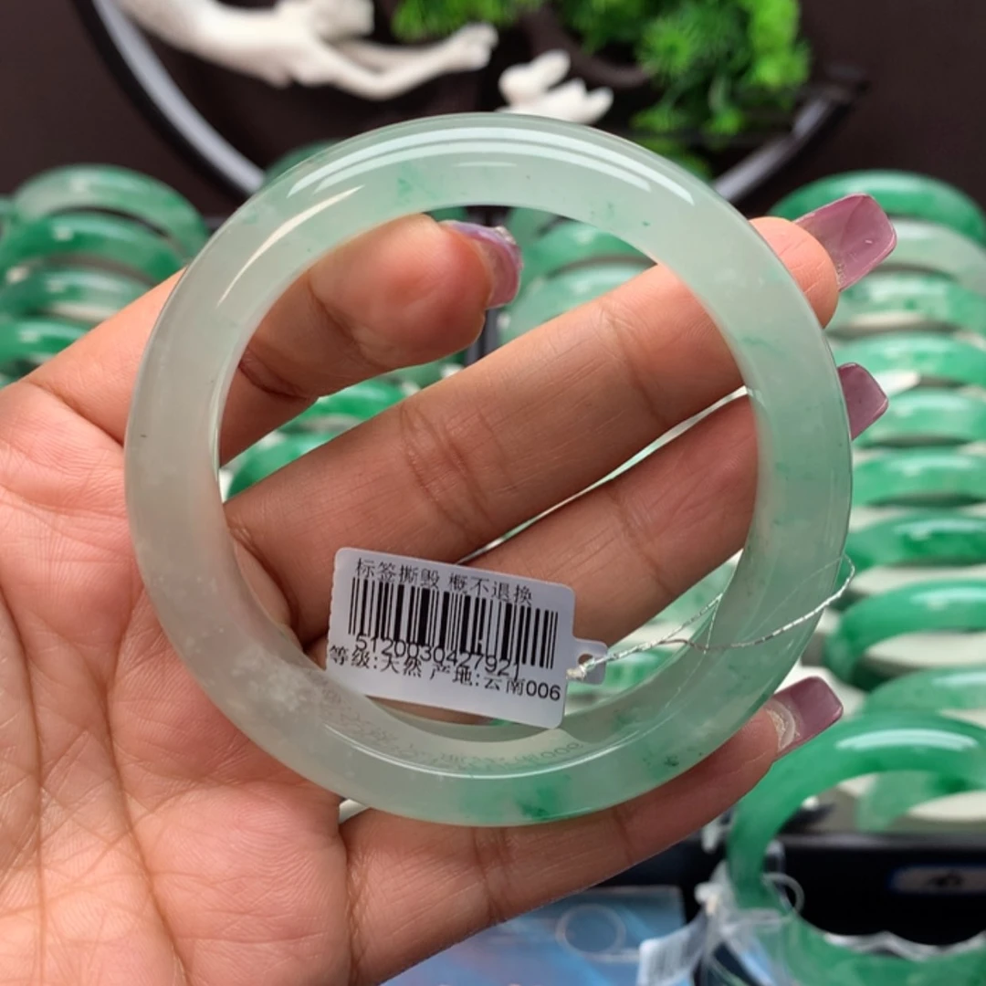 【闪购商品】石英质玉手镯未镶嵌阿***丁