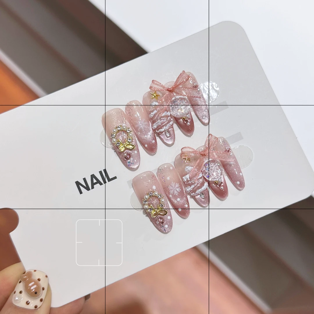 【圣诞水晶球】纯手工设计穿戴美甲 粉色立体圣诞氛围美甲