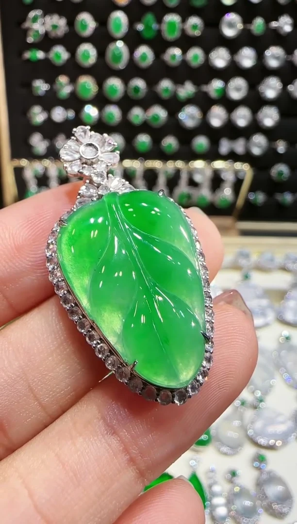 【闪购商品】翡翠颈饰18K金镶嵌树叶