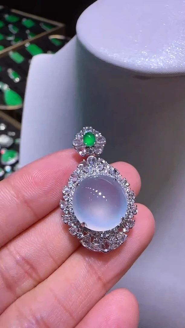 【闪购商品】翡翠颈饰18K金镶嵌蛋面吊坠