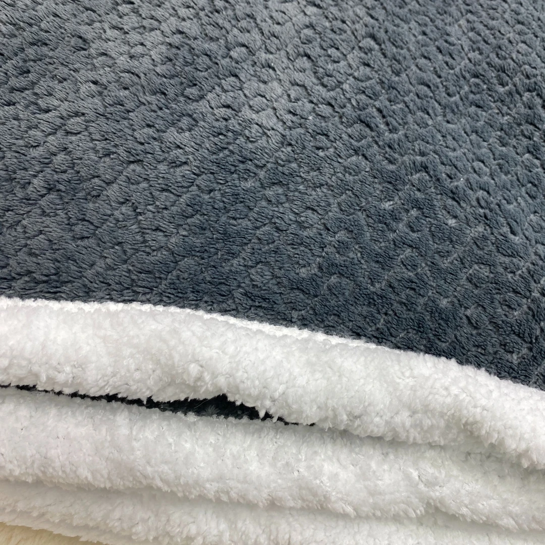 GB加大加厚菠萝格双层盖被（200*230）