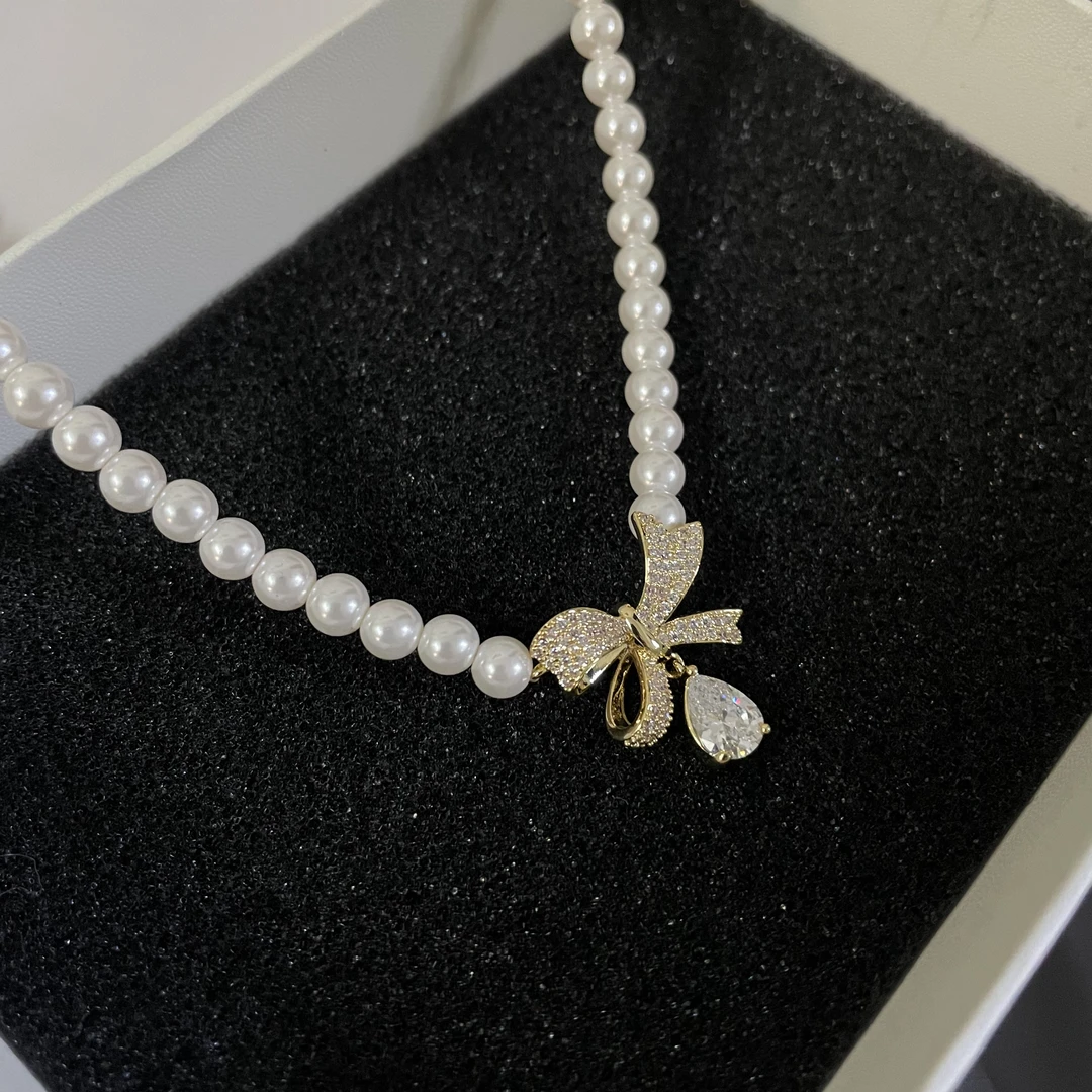 铜合金仿珍珠项链 蝴蝶带钻项链 洋气高级温柔115轻奢时尚 毛衣链