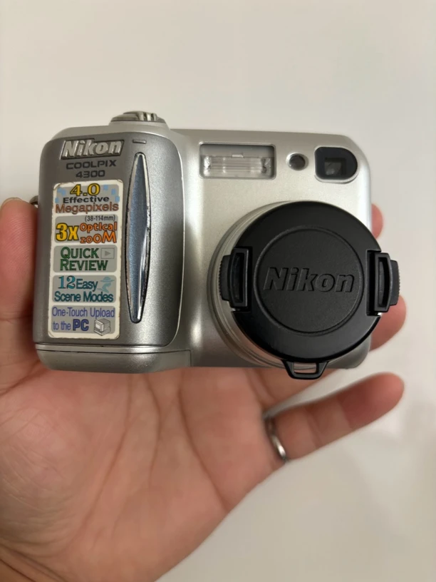 9新 Nikon/尼康 尼康4300 ,CCD数码相机400w像素4倍数码变焦，