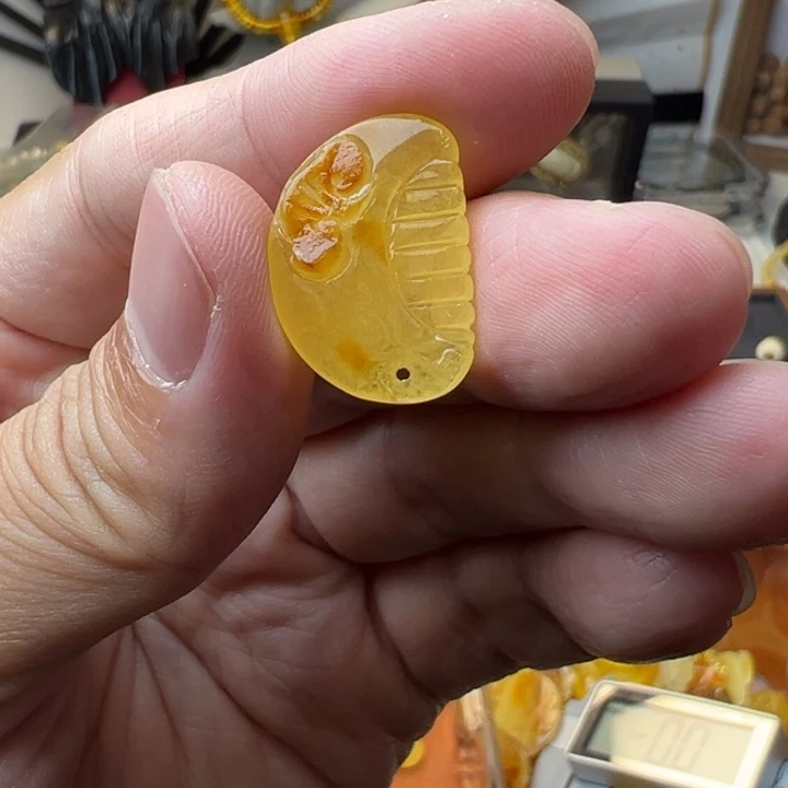 琥珀裸石未镶嵌梳子028