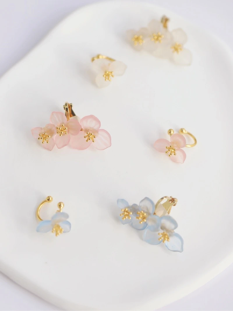 合金木质耳饰 春夏新款绣球滴胶女士耳夹耳挂