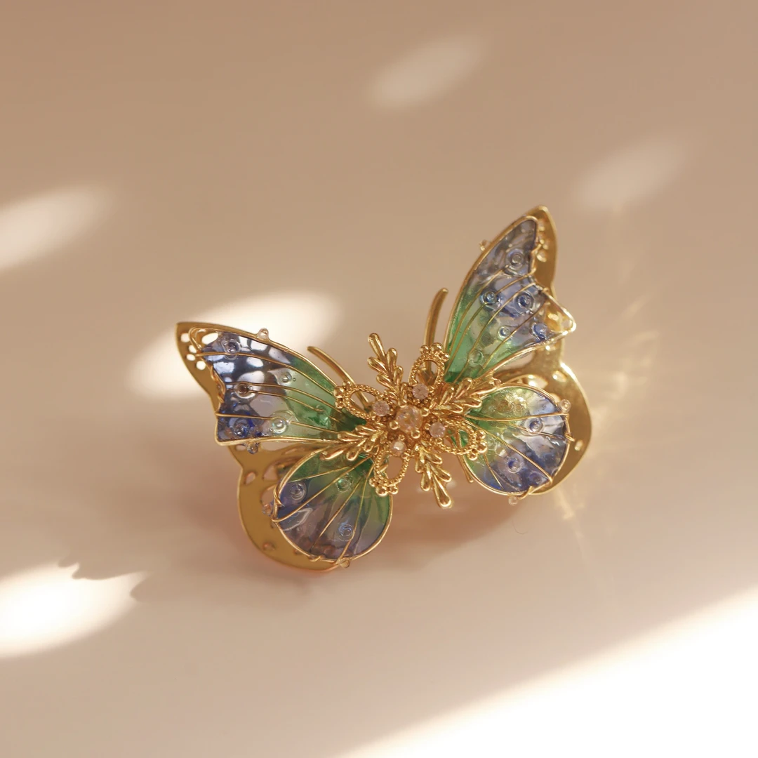 破茧成蝶原创滴胶手作耳饰夏季新品女士蝴蝶胸针