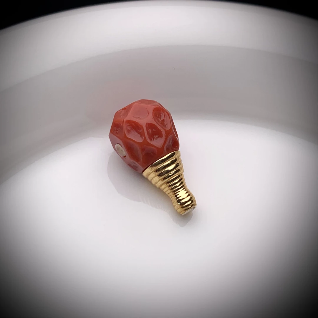 【旷野珠宝】天然原矿川料南红手工精工无相三通配饰18K金塔
