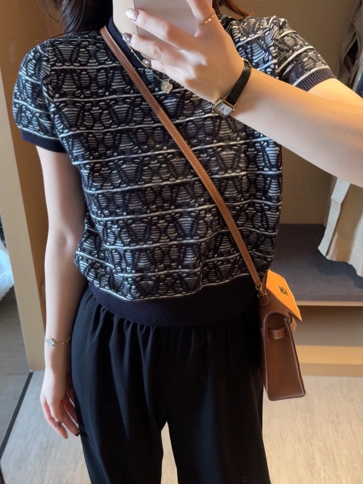 【提花针织】MEGANLE 肌理感圆领修身短袖针 织提花上衣2024379