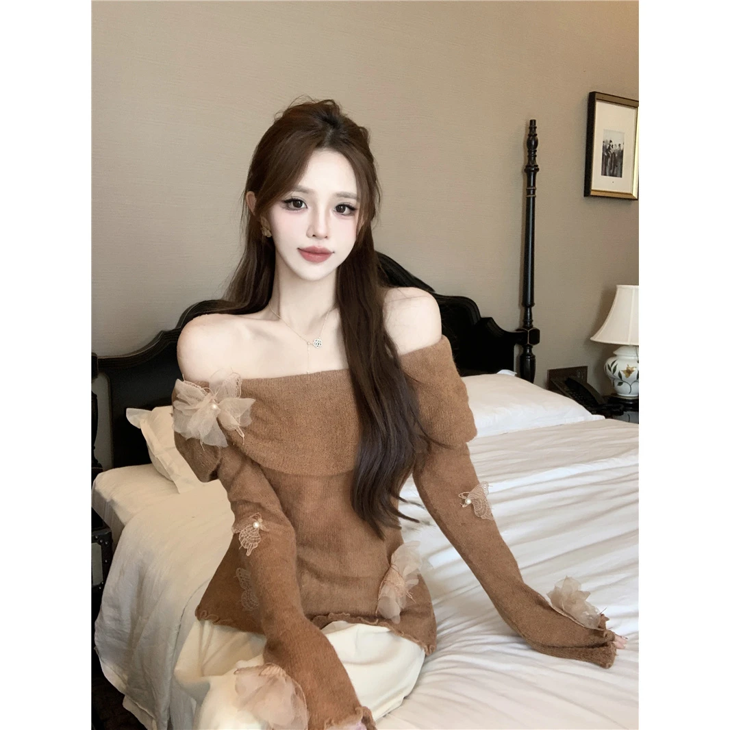 法式气质新款花朵一字肩马海毛针织衫女秋甜辣妹显瘦上衣外穿毛衣