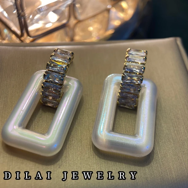 铜合金合成锆石耳饰 【颜如玉】DILAI 港风气质几何耳环