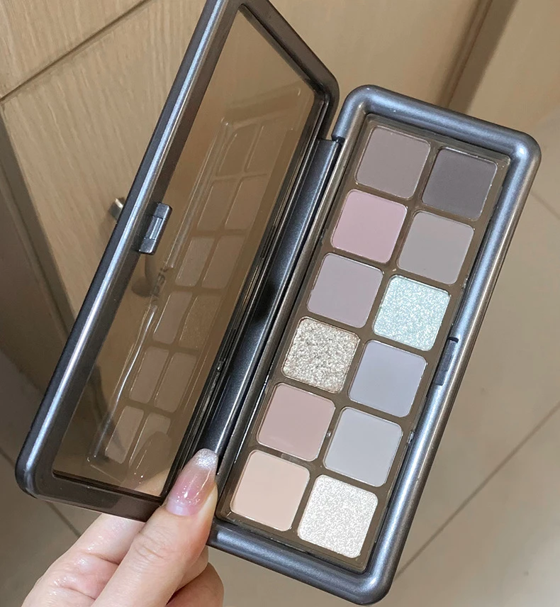 幻影小熊高颜值低饱和烟熏灰粉色十二色眼影盘 日常百搭大地色女