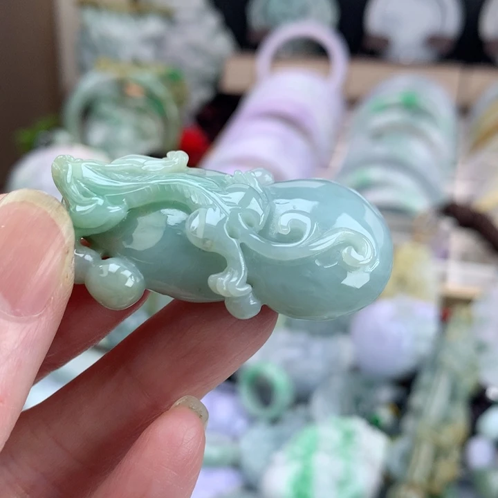 翡翠颈饰未镶嵌吊坠