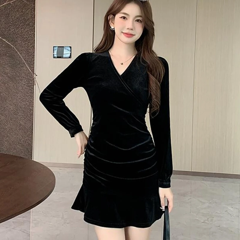 2025秋赫本风黑色V领气质高端小礼服通勤修身鱼尾内搭连衣裙2704