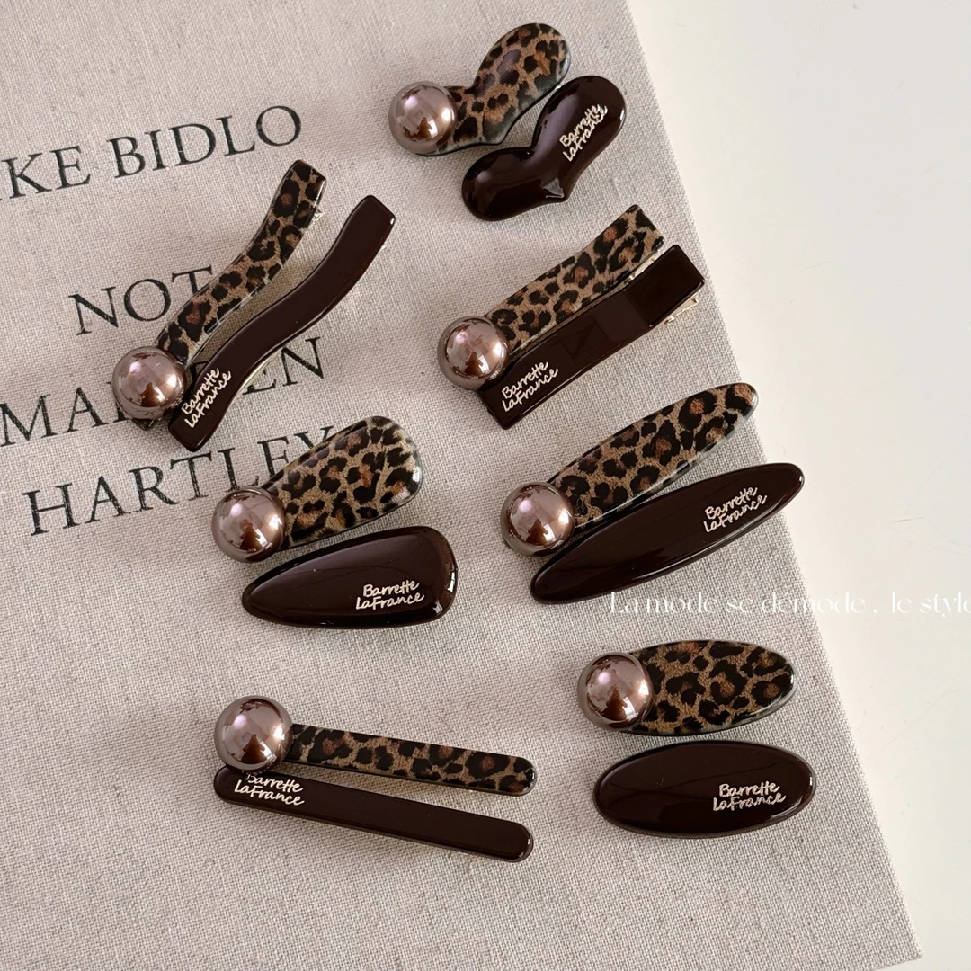 一对装豹纹咖色拼对夹香槟珍珠质感贴片金标字母发夹高级感鸭嘴夹