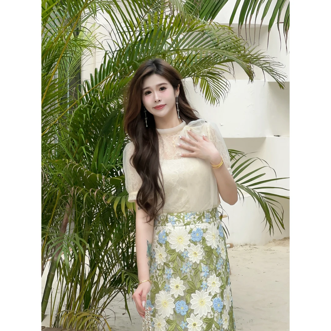 QC李潇洒【法甜月光曲】微胖法式蝴蝶结飘带夏蕾丝肌理感衫XS405Y09