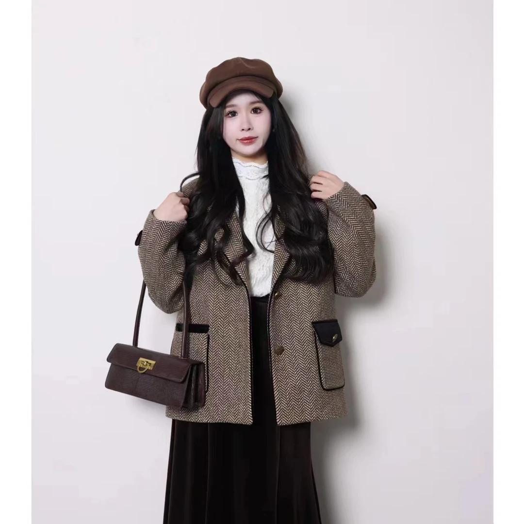 QC李潇洒-微胖大码冬季女装人字纹拼接丝绒西装领呢外套XS311A13