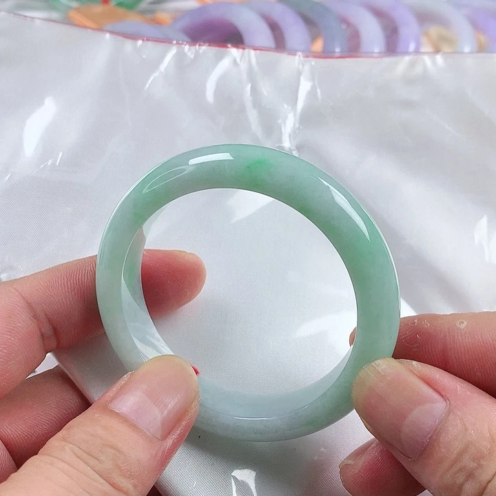 翡翠手镯未镶嵌8252、bbbb