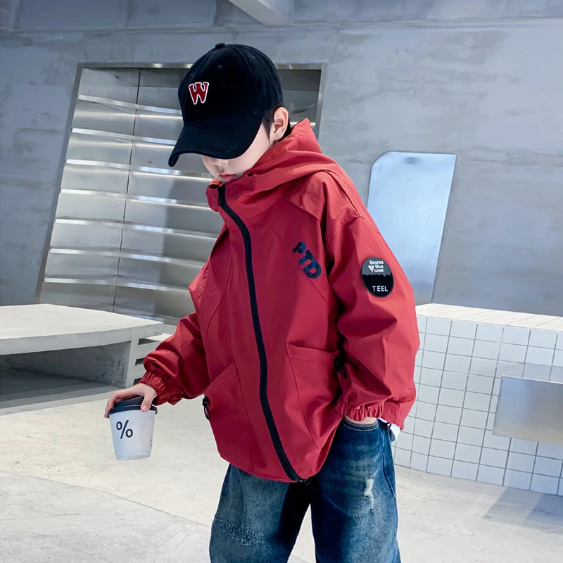 巴拉扣扣男童秋冬酷帅冲锋衣夹棉外套2025新款中大儿童男孩秋装炸