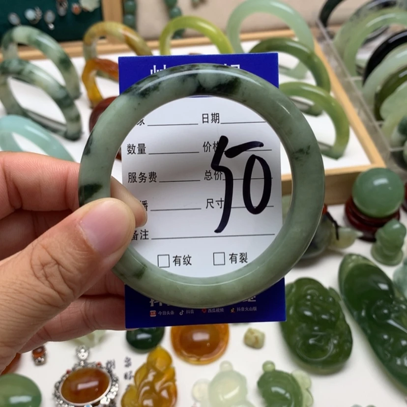 【闪购商品】蛇纹石玉手镯未镶嵌花**痕