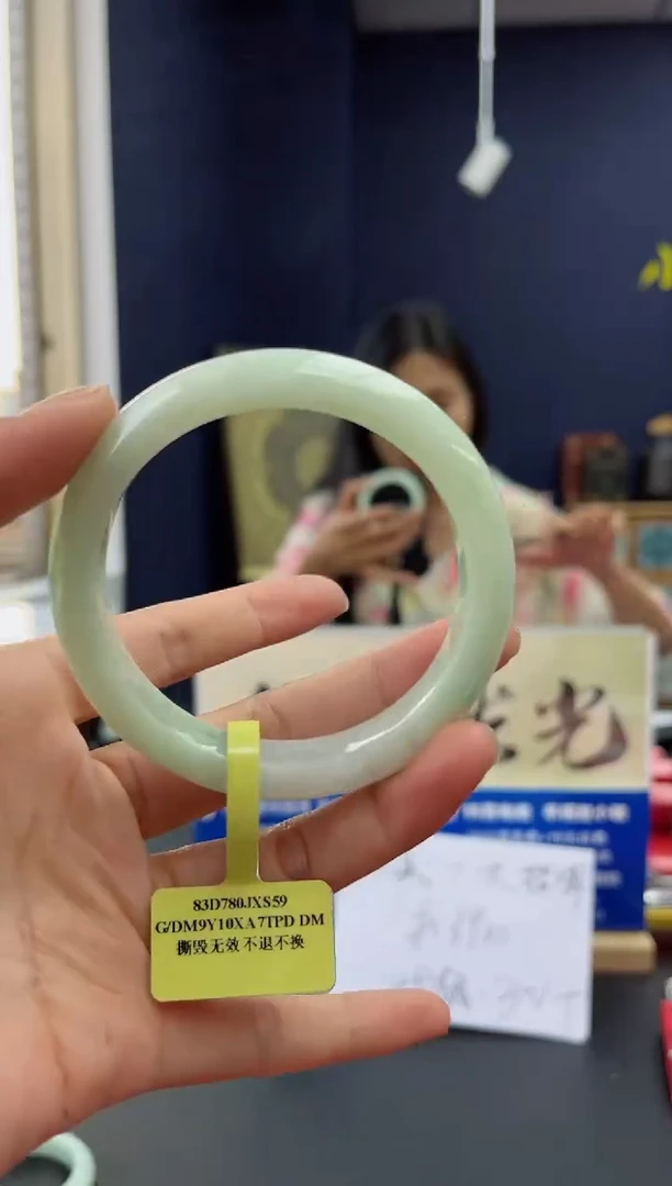 【闪购商品】翡翠手镯未镶嵌30手镯