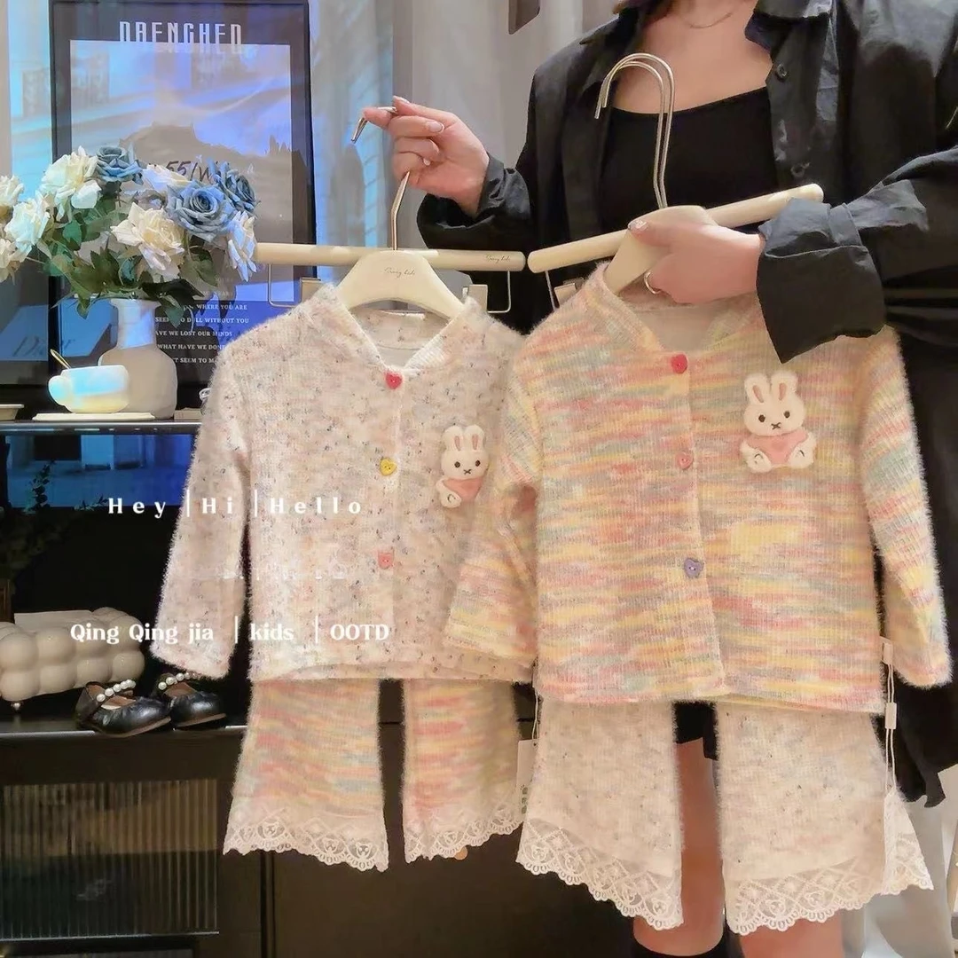 新款秋季女宝针织衫玩偶开衫外穿上衣洋气女童百搭外出甜妹