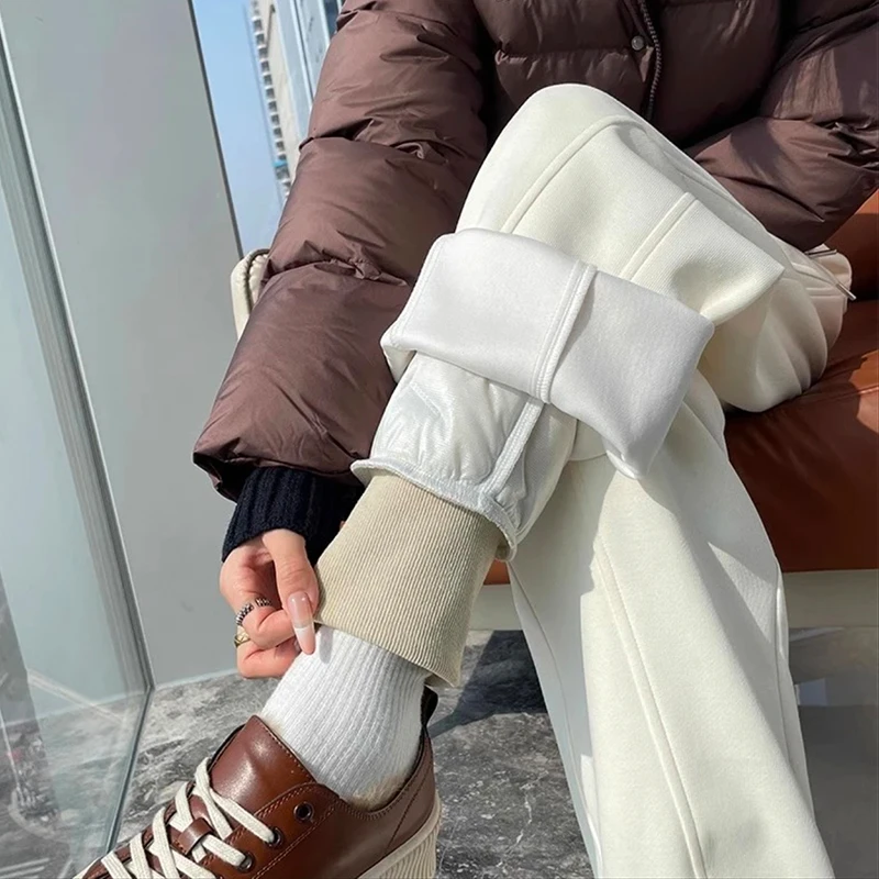 德国香蕉羽绒裤女外穿2024冬季新款户外运动加绒加厚阔腿保暖棉裤