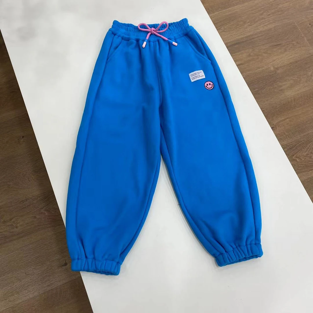 6005   秋冬中大童笑脸针织裤  B