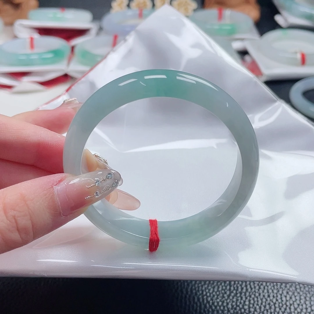 翡翠手镯未镶嵌缅甸