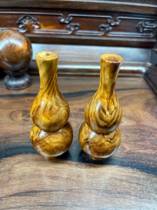 海南黄花梨老料宝瓶一对   平平安安，健健康康！适合把玩的精品！