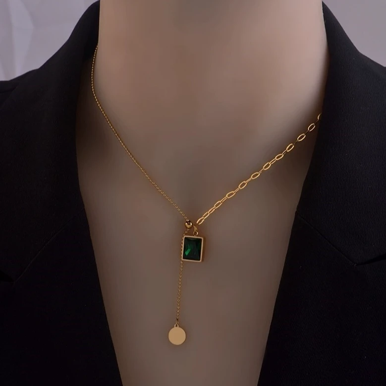 钛钢项链 气质时尚轻奢百搭法式简约设计感绿色小方糖