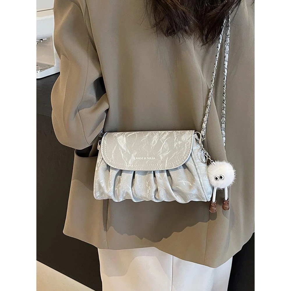 高级感小众包包女2024新款时尚链条单肩斜挎包爆款女士褶皱小方包