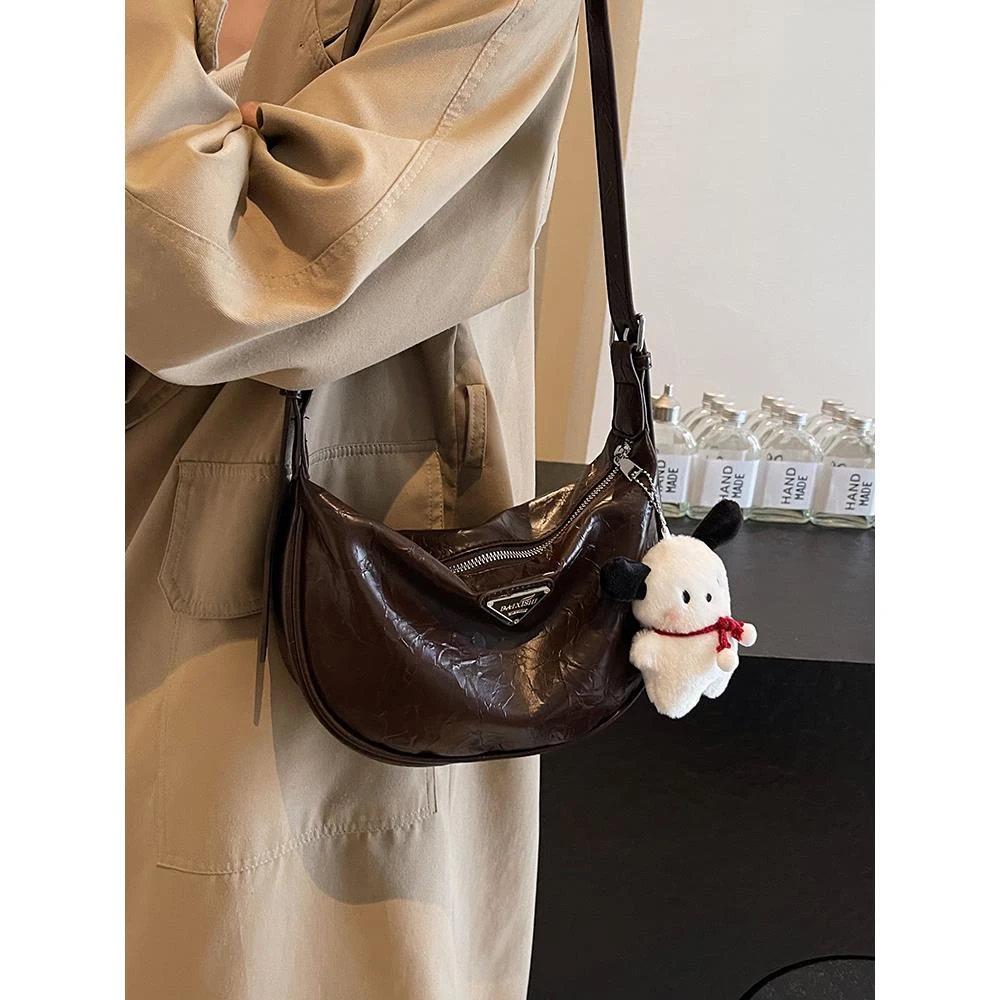 秋冬复古斜挎包包女2024新款高级感小众设计单肩斜挎包百搭饺子包