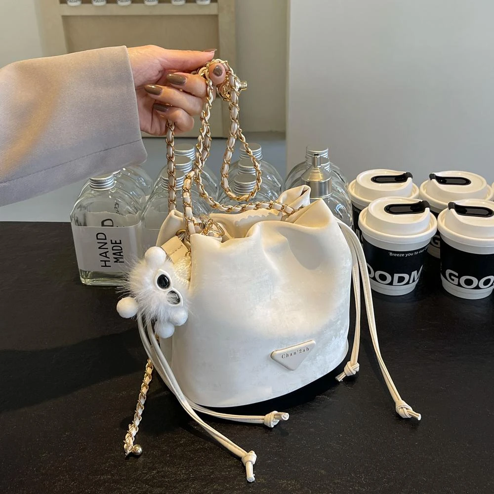 超火小众高级感包包女2024新款时尚百搭链条斜挎包单肩腋下水桶包