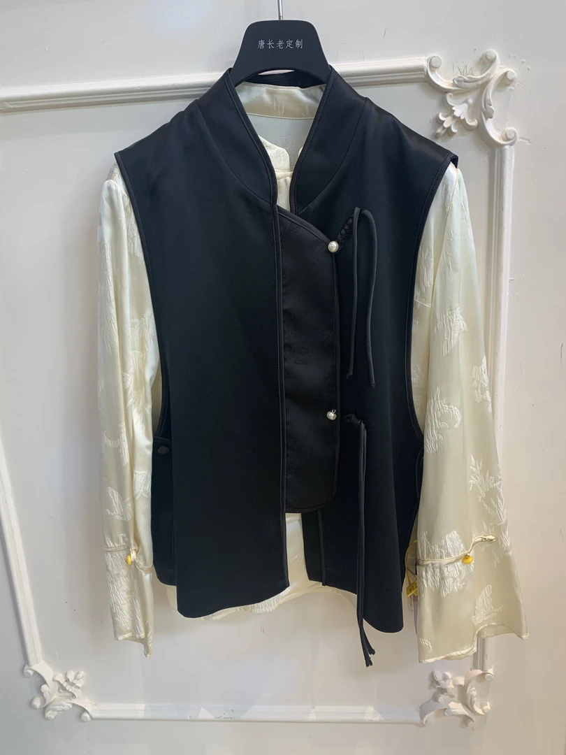 【黑白分明】新中式国风简洁钉珠纽扣马甲