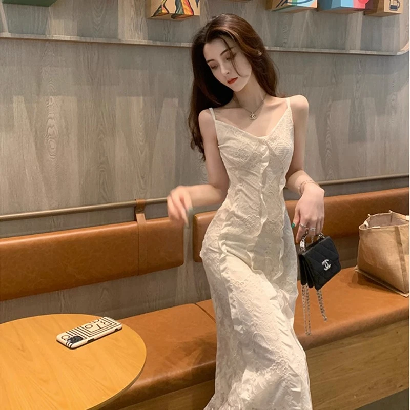 T47气质长裙子小众设计感轻熟御姐温柔风吊带连衣裙女神显瘦长款