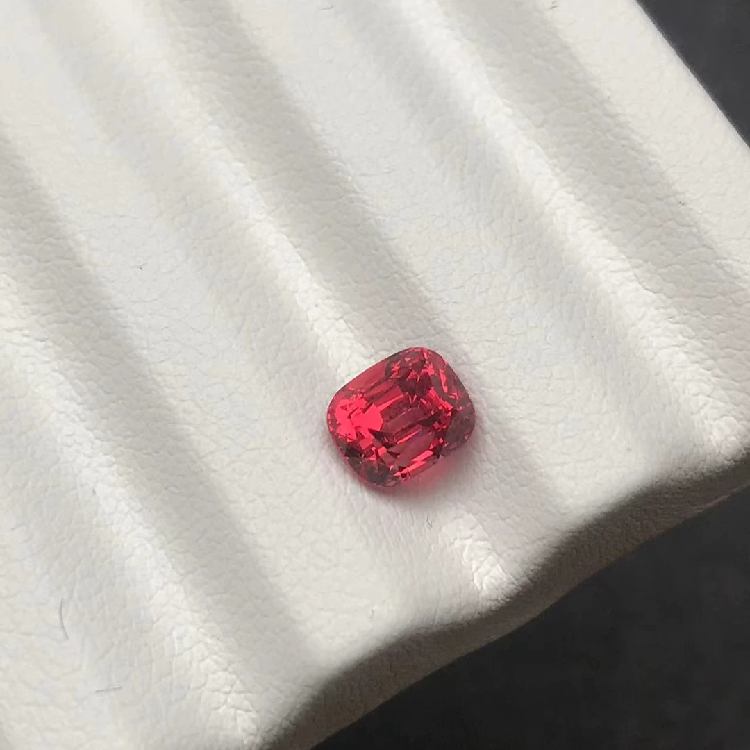 缅甸抹谷红色尖晶石