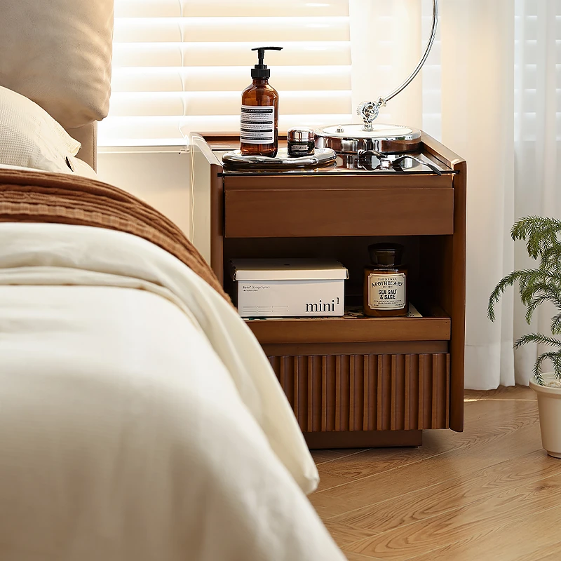 小万家具北欧复古实木床头柜智能无线充电卧室简约收纳置物柜