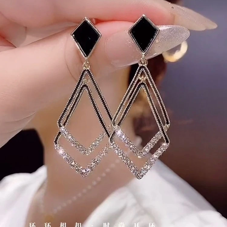 合金耳饰 高级感黑色几何菱形耳环新款潮复古气质显脸瘦耳坠女