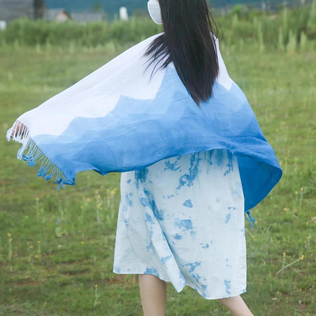 云浅蓝深扎染 山峰围巾