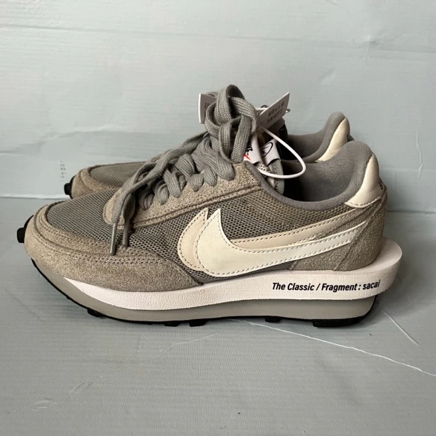 38.5码 耐克低帮跑步鞋 Nike sacai 灰白 解构 三方联名 公价2899