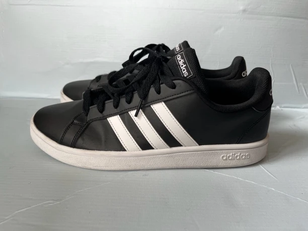 43码 阿迪达斯低帮板鞋 Adidas NEO 男款黑白