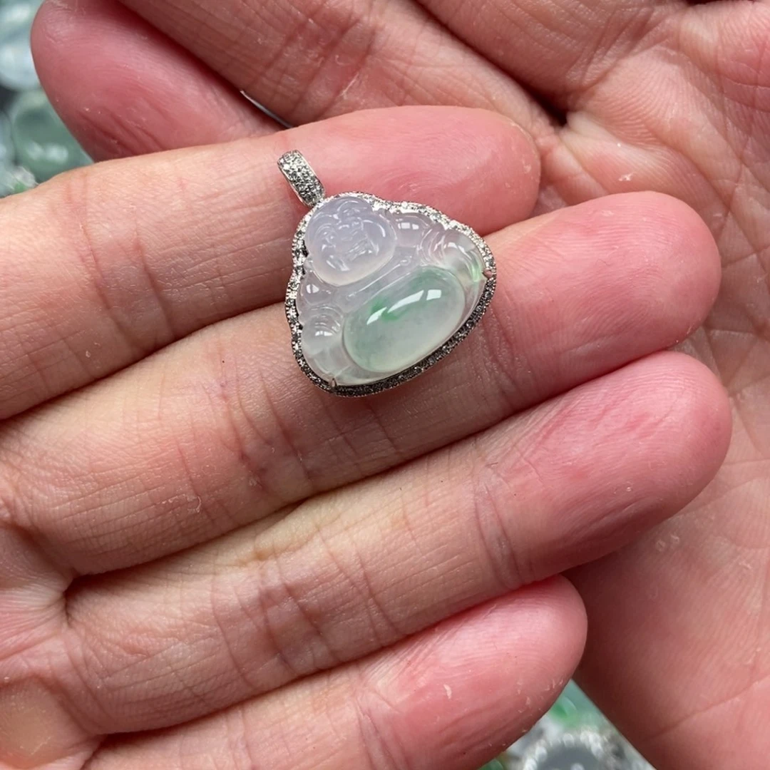 翡翠颈饰18K金镶嵌佛