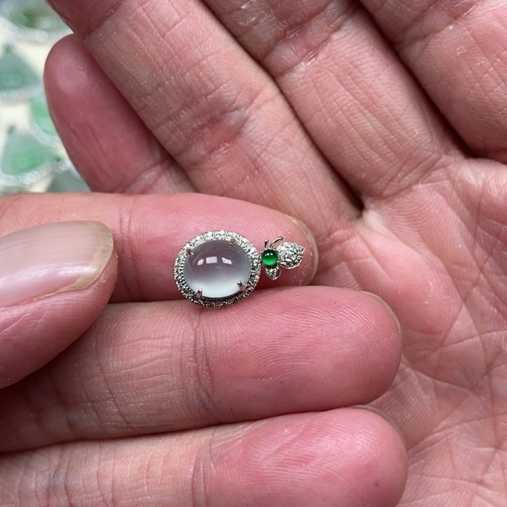 翡翠颈饰18K金镶嵌蛋面