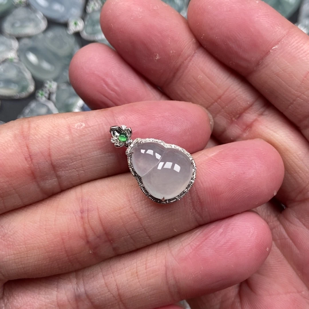 翡翠颈饰18K金镶嵌葫芦
