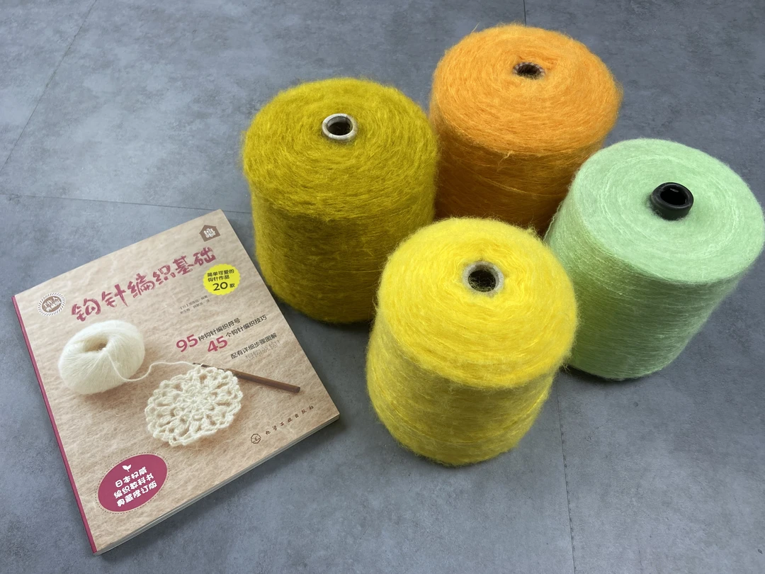 姗姗93现场直播间拍手工编织羊毛羊绒线