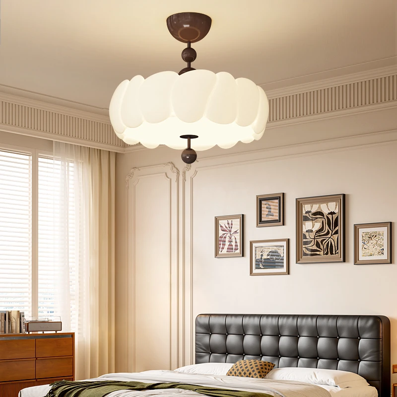 意式简约卧室灯中古风古铜色复古网红花朵儿童房间超亮护眼吸顶灯