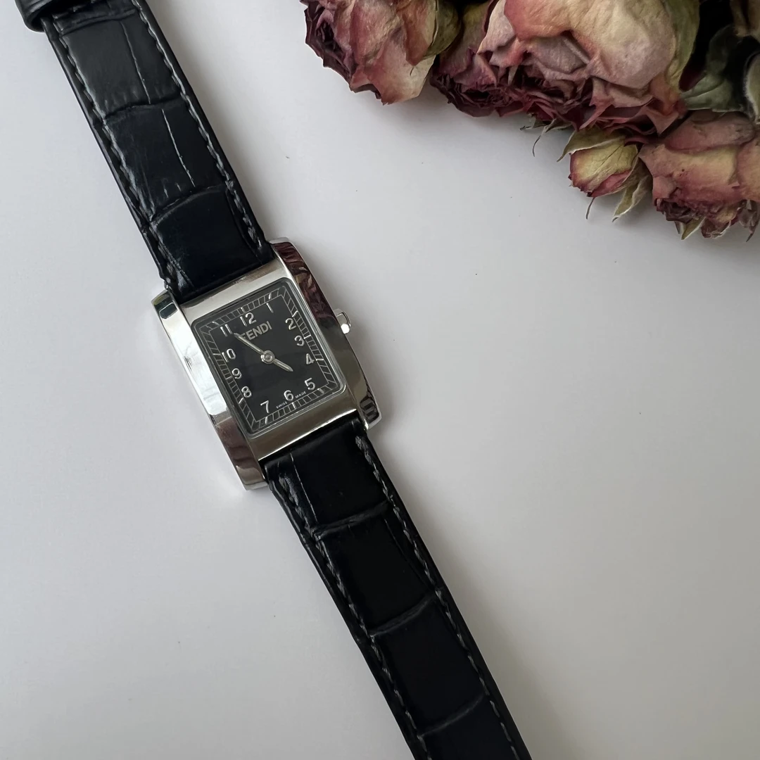 95新 FENDI/芬迪 芬迪 石英原扣 轻奢 气质 时尚 表径21x24mm