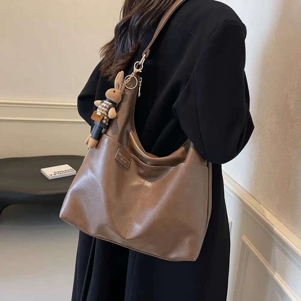 高级感大容量包包女2024秋冬新款单肩包简约洋气通勤爆款斜挎大包