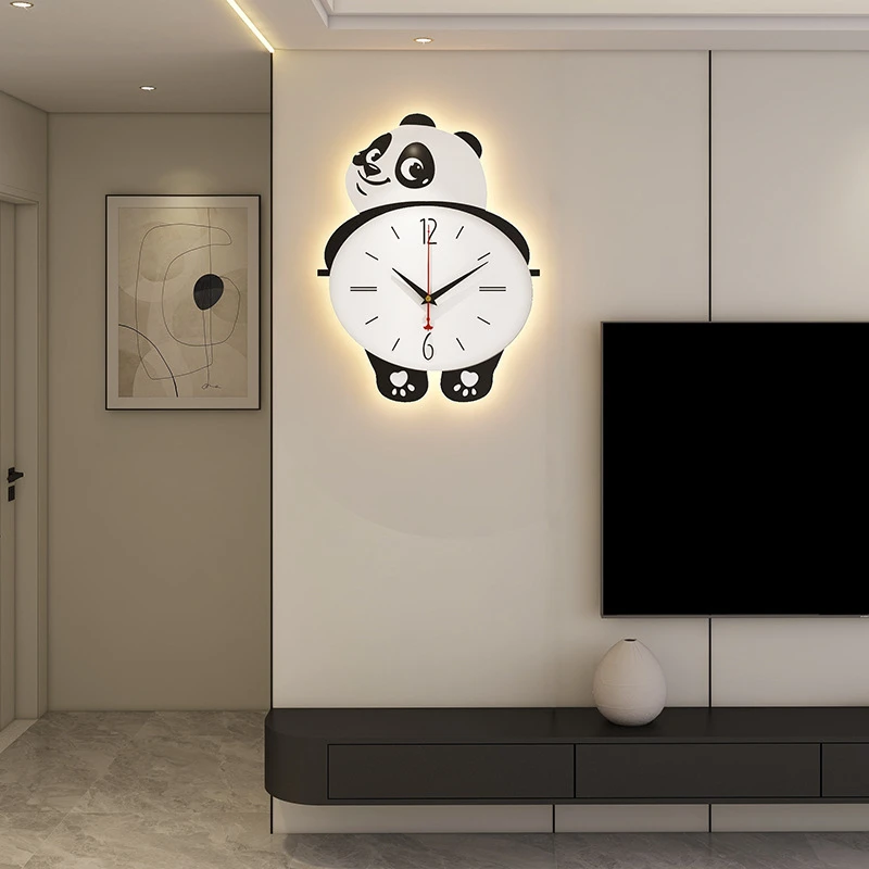 网红熊猫挂钟客厅家用时钟创意新款石英钟静音挂表挂墙打孔钟表